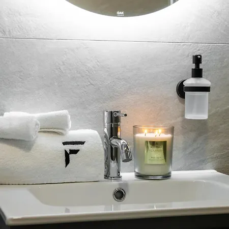 F-apartments - Emperor Size Bed, Center, Contactless 타르투