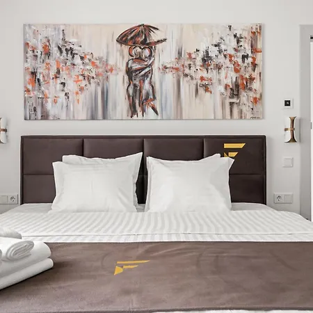 F-apartments - Emperor Size Bed, Center, Contactless