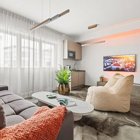 F-apartments - Emperor Size Bed, Center, Contactless 아파트