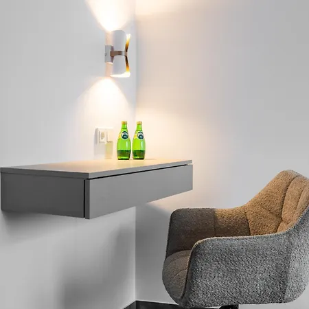 F-apartments - Emperor Size Bed, Center, Contactless 아파트 *