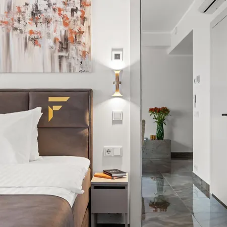 F-apartments - Emperor Size Bed, Center, Contactless 타르투