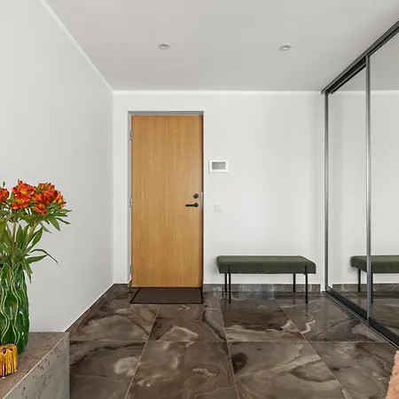 F-apartments - Emperor Size Bed, Center, Contactless