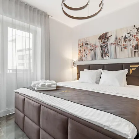 F-apartments - Emperor Size Bed, Center, Contactless Апартаменты