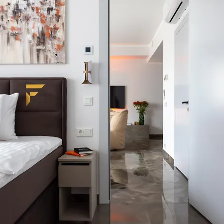 F-apartments - Emperor Size Bed, Center, Contactless Apartment Tartu