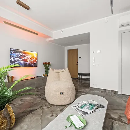 F-apartments - Emperor Size Bed, Center, Contactless Tartu