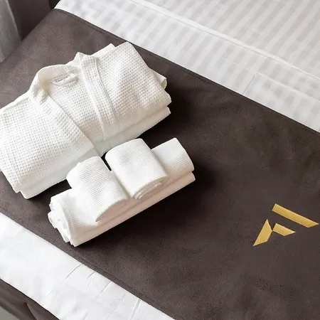 아파트 F-apartments - Emperor Size Bed, Center, Contactless *