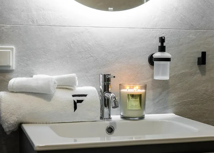 F-apartments - Emperor Size Bed, Center, Contactless טרטו