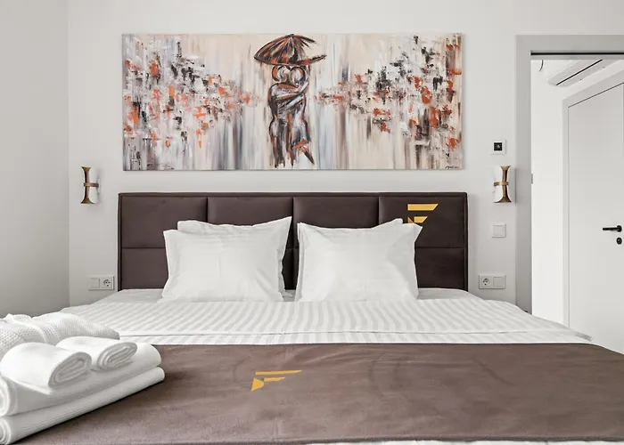 F-apartments - Emperor Size Bed, Center, Contactless