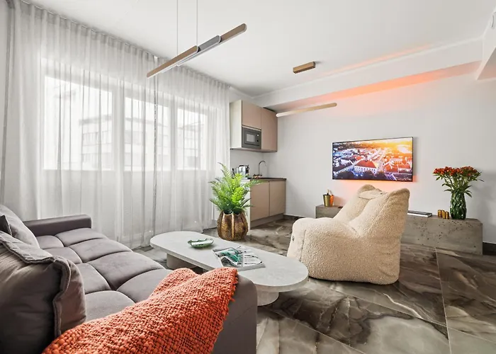 F-apartments - Emperor Size Bed, Center, Contactless דירה