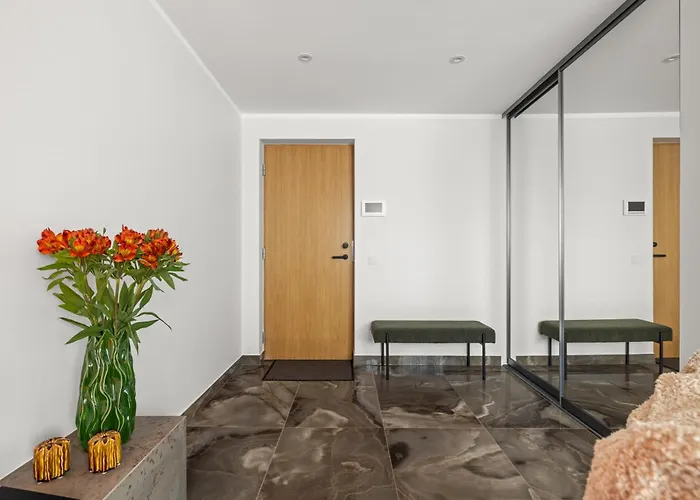 F-apartments - Emperor Size Bed, Center, Contactless