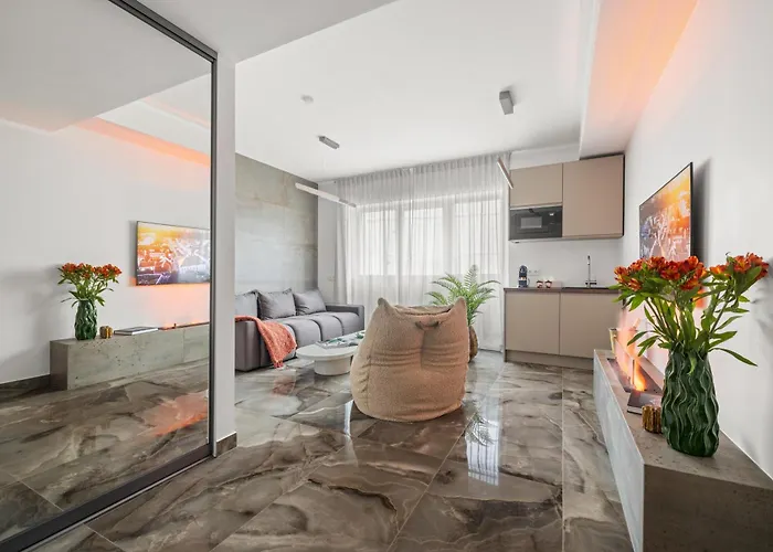 F-apartments - Emperor Size Bed, Center, Contactless * טרטו