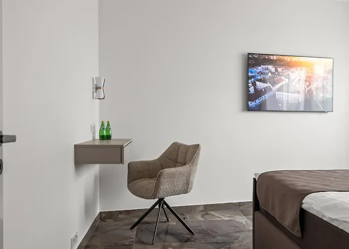 F-apartments - Emperor Size Bed, Center, Contactless